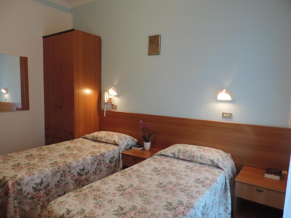 Hotel Liliana Ρίμινι Εξωτερικό φωτογραφία