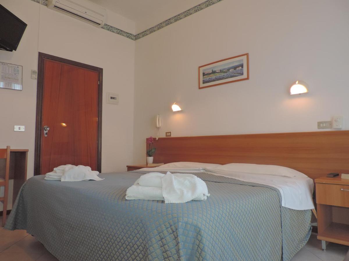 Hotel Liliana Ρίμινι Εξωτερικό φωτογραφία