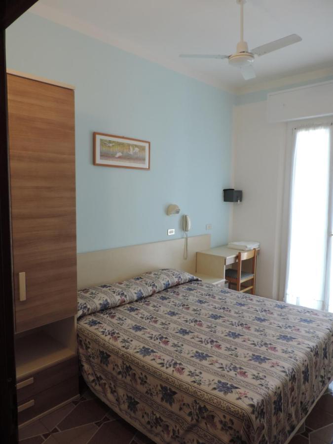 Hotel Liliana Ρίμινι Εξωτερικό φωτογραφία