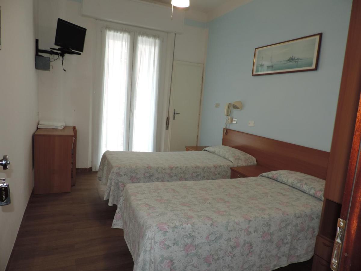 Hotel Liliana Ρίμινι Εξωτερικό φωτογραφία