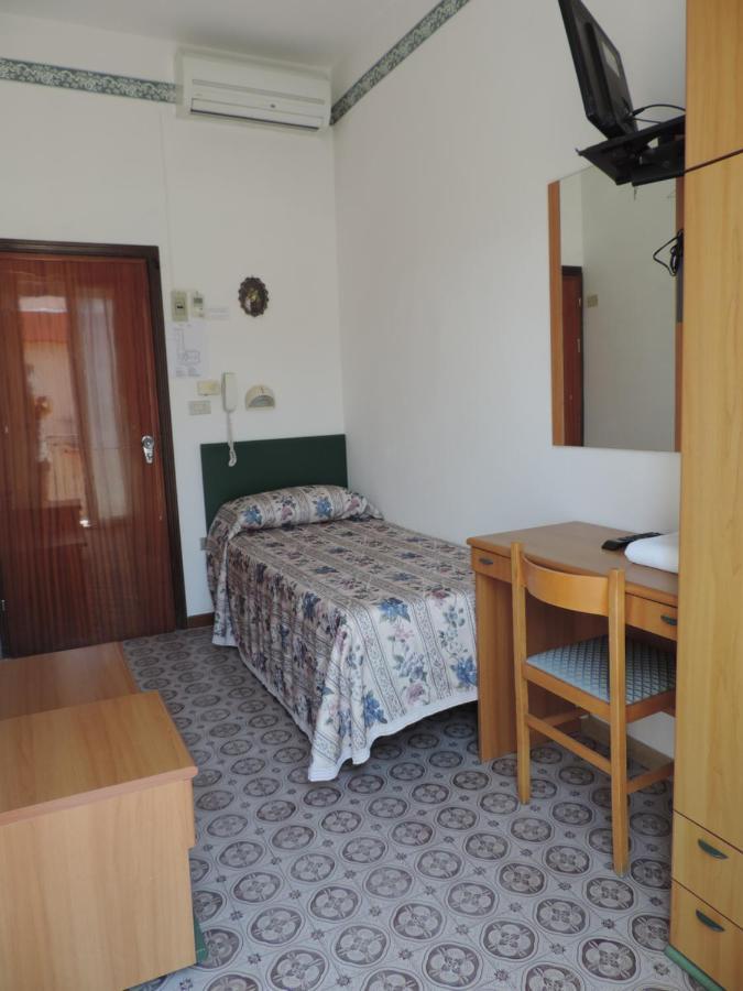 Hotel Liliana Ρίμινι Εξωτερικό φωτογραφία